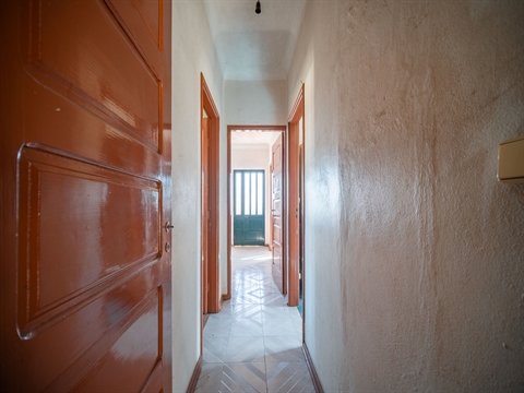 Moradia inserida numa área total de terreno de 2.643 m², em Galegos Santa Maria, Barcelos