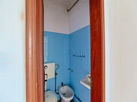 Moradia T4 c/ 376 m², jardim e riacho