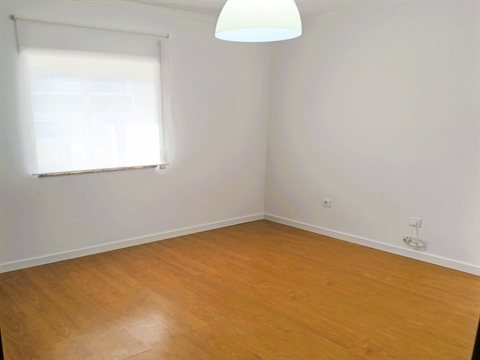 Apartamento T2 em Macieira de Rates