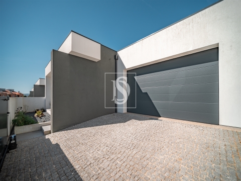 Moradia Térrea T3 (2023), em Manhente, Barcelos