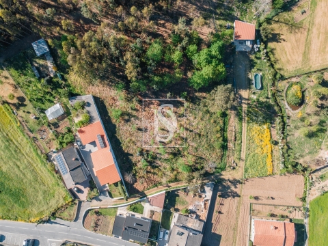 Terreno misto com mais de 2.700 m², localizado em Campo, Barcelos