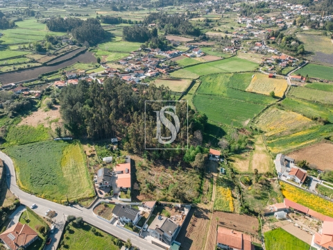 Terreno misto com mais de 2.700 m², localizado em Campo, Barcelos