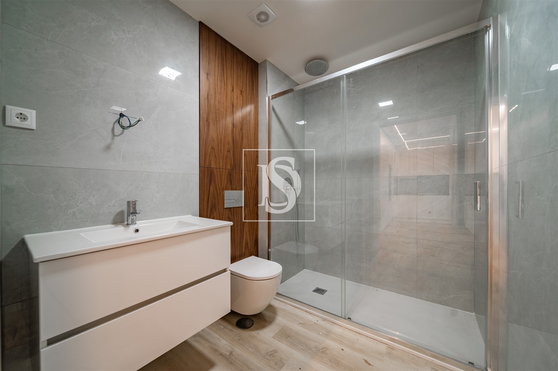 Apartamento T1+1 completamente RENOVADO, em Manhente, Barcelos