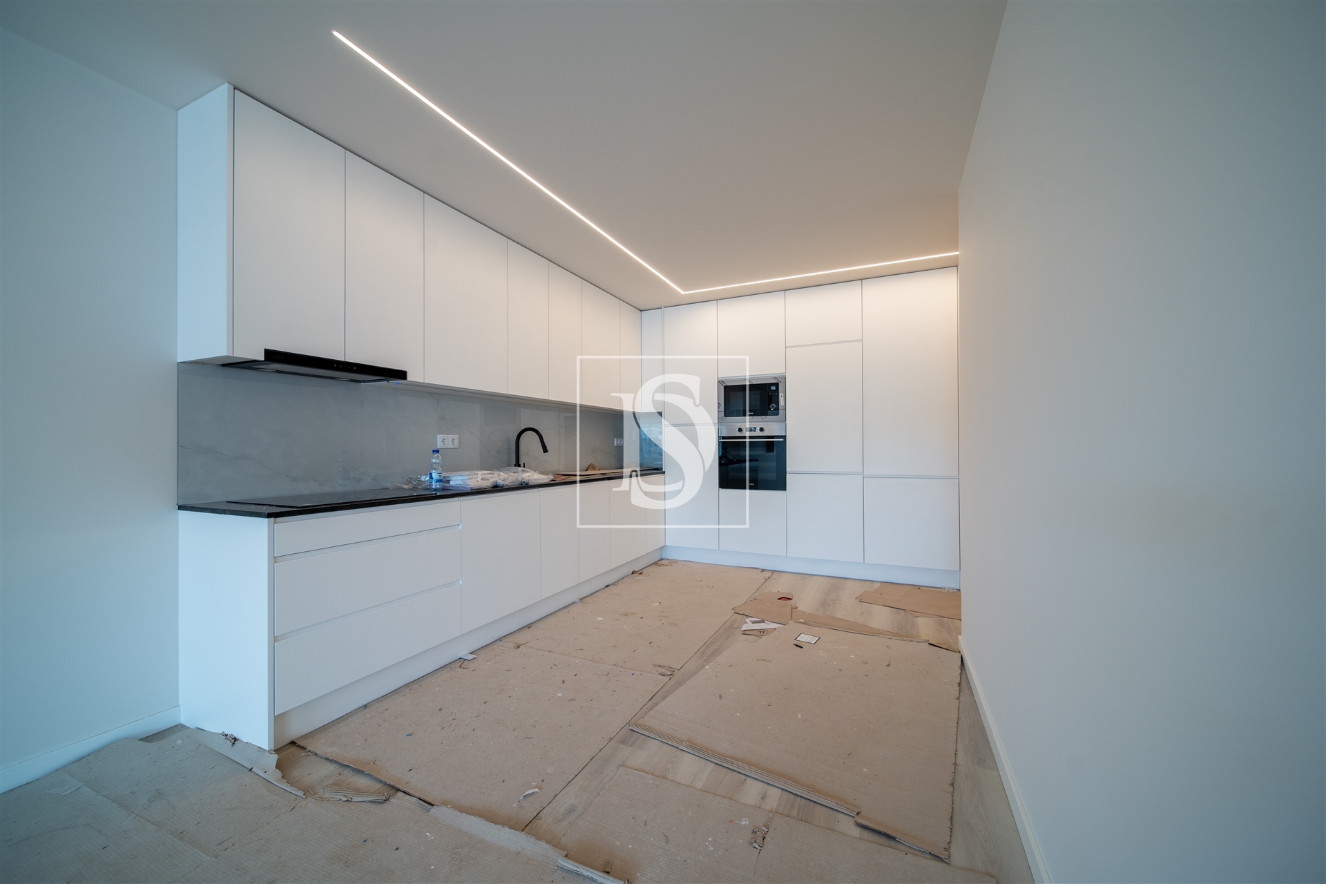 Apartamento T1+1 completamente RENOVADO, em Manhente, Barcelos