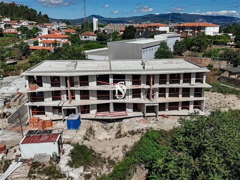 Apartamento T2 em fase de construção c/ 2 frentes e garagem fechada, em Gamil, Barcelos