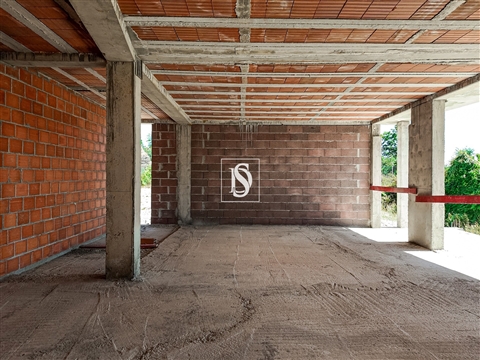 Apartamento T3 em construção c/ 3 frentes e garagem fechada para 2 carros, em Gamil, Barcelos