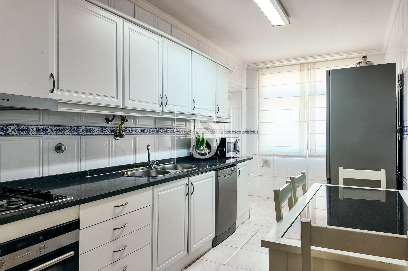 Apartamento T3 no centro de Vila Verde, com garagem fechada e duas frentes