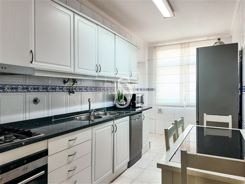 Apartamento T3 no centro de Vila Verde, com garagem fechada e duas frentes